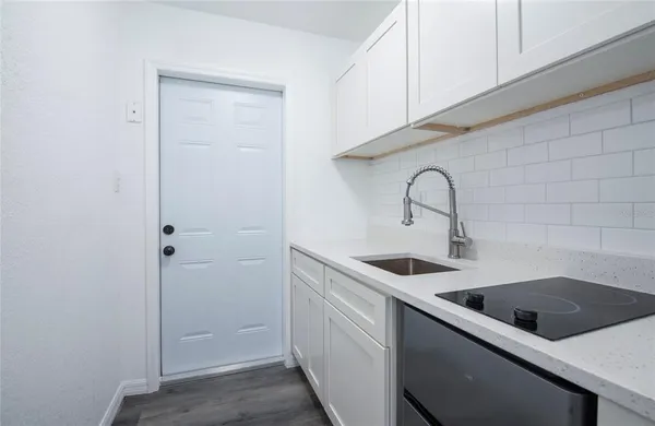 $3,400 | 717 East Gulf Boulevard, Unit 3, Indian Rocks Beach, FL 33785