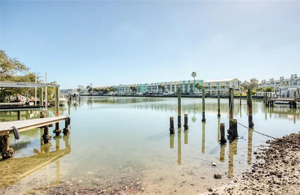 $3,400 | 717 East Gulf Boulevard, Unit 3, Indian Rocks Beach, FL 33785
