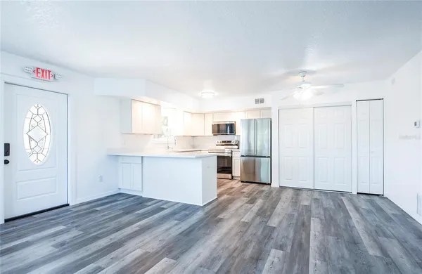 $3,400 | 717 East Gulf Boulevard, Unit 3, Indian Rocks Beach, FL 33785