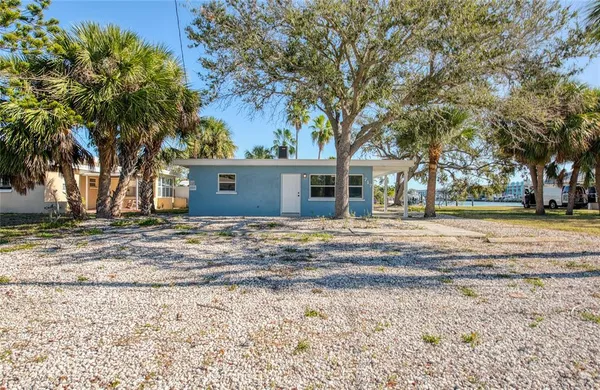 $3,400 | 717 East Gulf Boulevard, Unit 3, Indian Rocks Beach, FL 33785