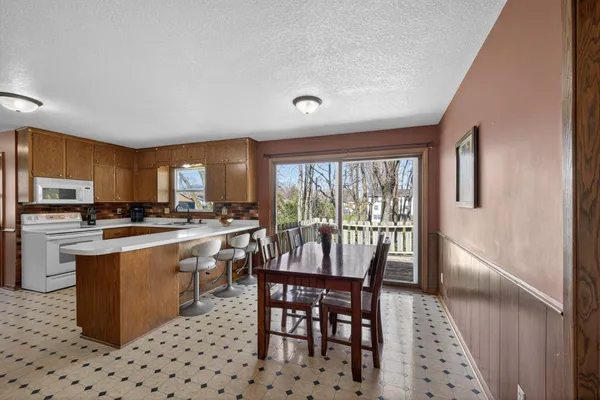 $250,000 | 420 5th Street Southeast, Pine Island, MN 55963