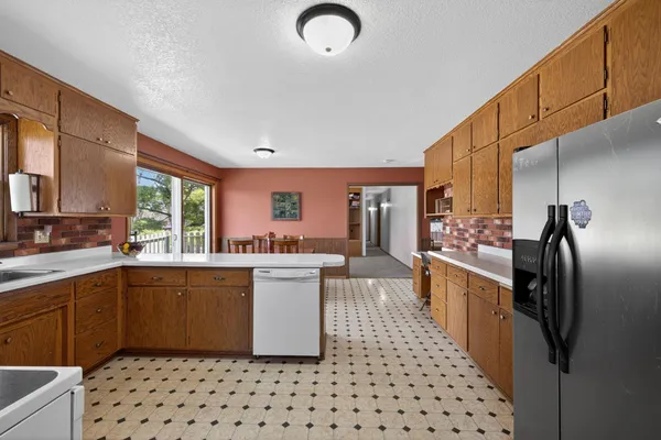 $250,000 | 420 5th Street Southeast, Pine Island, MN 55963