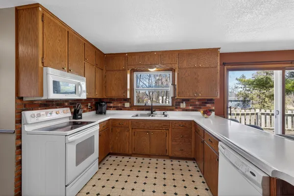 $250,000 | 420 5th Street Southeast, Pine Island, MN 55963