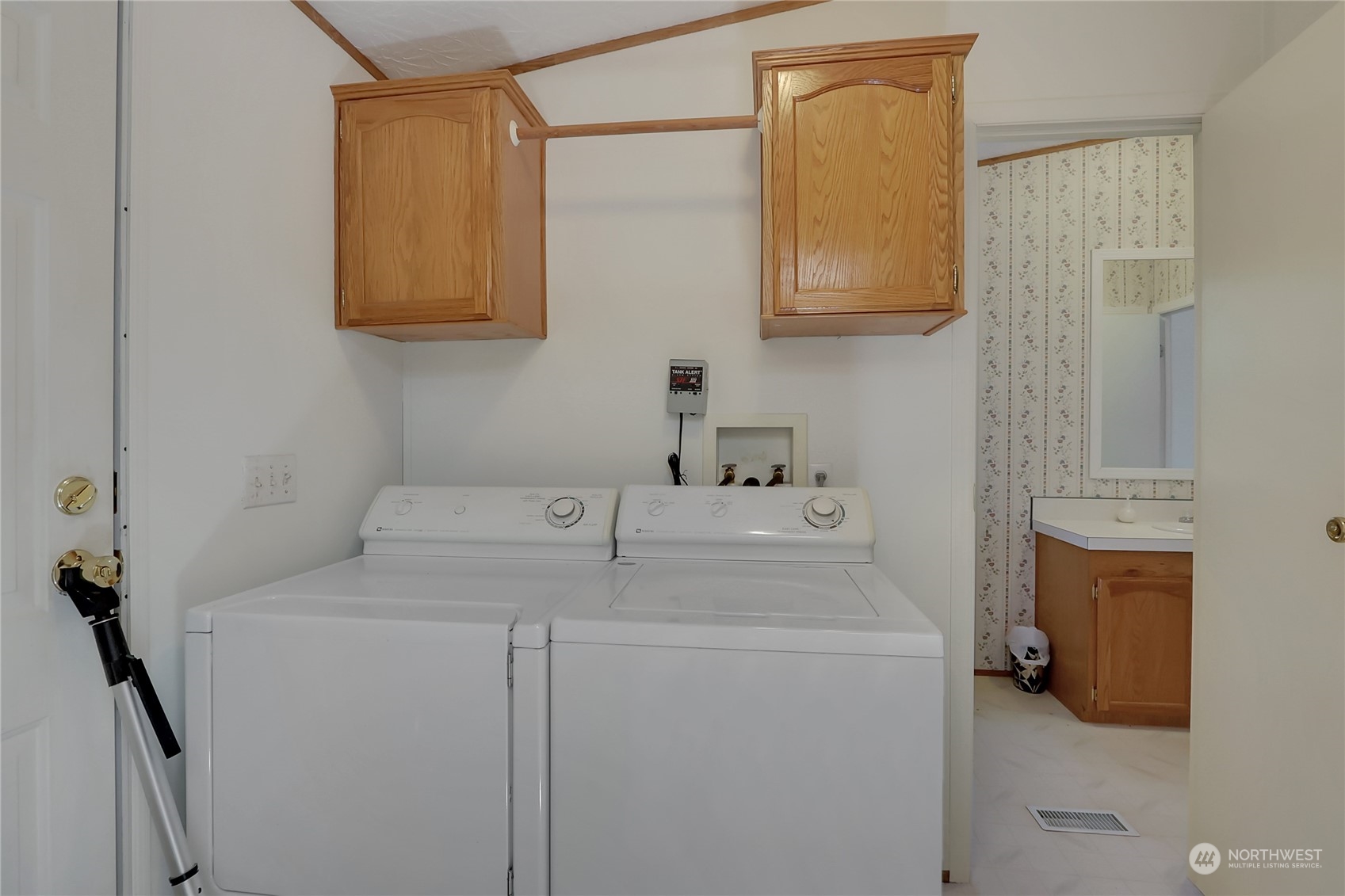 43205 196th Avenue Southeast Enumclaw, WA 98022 - Photo 19 of 30 a utility room with dryer and washer