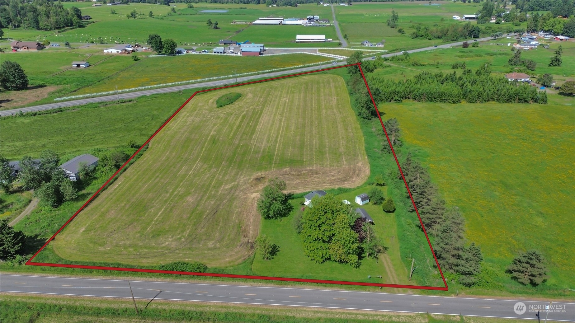 43205 196th Avenue Southeast Enumclaw, WA 98022 - Photo 3 of 30 a view of a tennis court