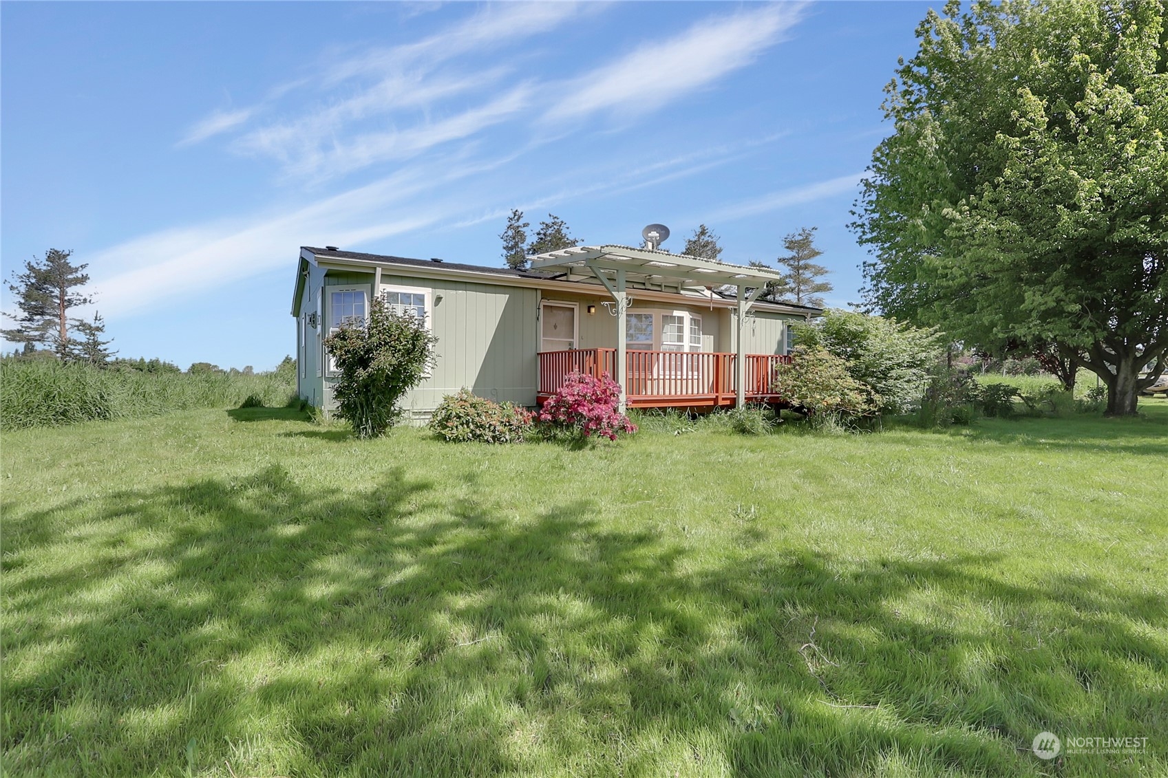 43205 196th Avenue Southeast Enumclaw, WA 98022 - Photo 4 of 30 a front view of a house with garden