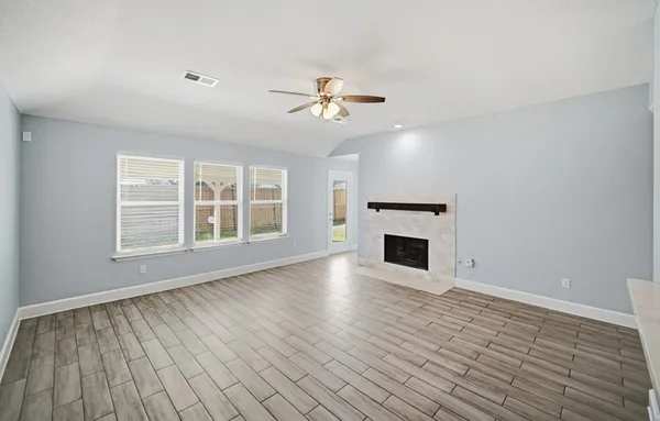 $2,600 | 3116 Creek Bank Lane, Pearland, TX 77581