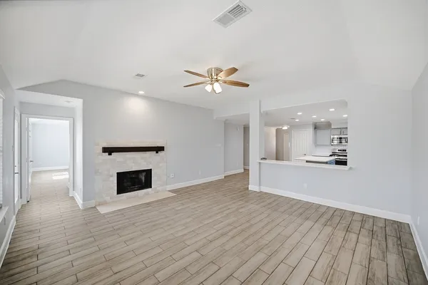 $2,600 | 3116 Creek Bank Lane, Pearland, TX 77581