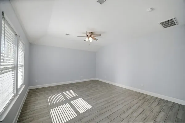 $2,600 | 3116 Creek Bank Lane, Pearland, TX 77581