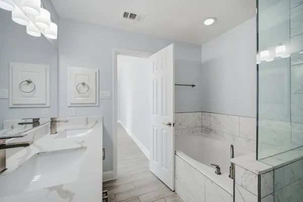 $2,600 | 3116 Creek Bank Lane, Pearland, TX 77581