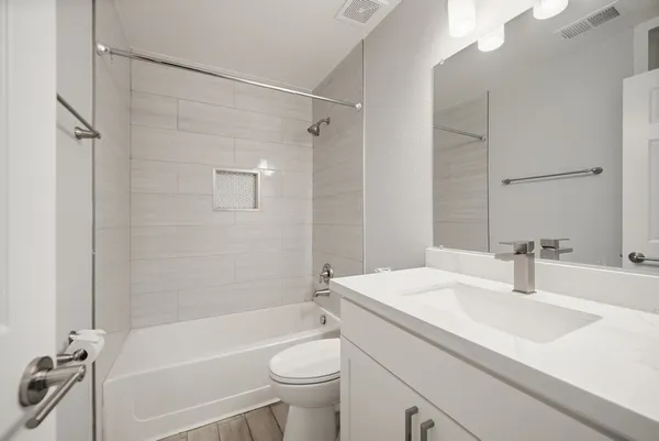 $2,600 | 3116 Creek Bank Lane, Pearland, TX 77581