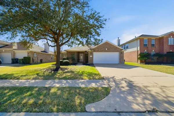 $2,600 | 3116 Creek Bank Lane, Pearland, TX 77581