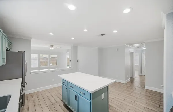 $2,600 | 3116 Creek Bank Lane, Pearland, TX 77581