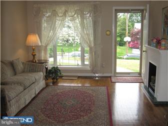 910 Scotia Road Philadelphia, PA 19128 - Photo 2 of 9