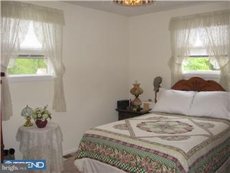 910 Scotia Road Philadelphia, PA 19128 - Photo 7 of 9