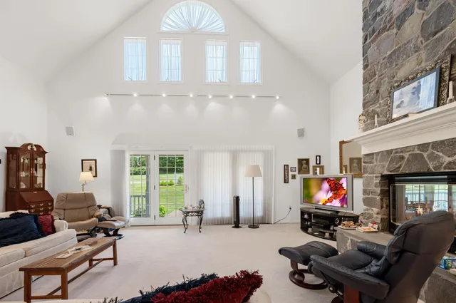 $1,182,000 | 109 Sugarwoods Road, Barre Town, VT 05641