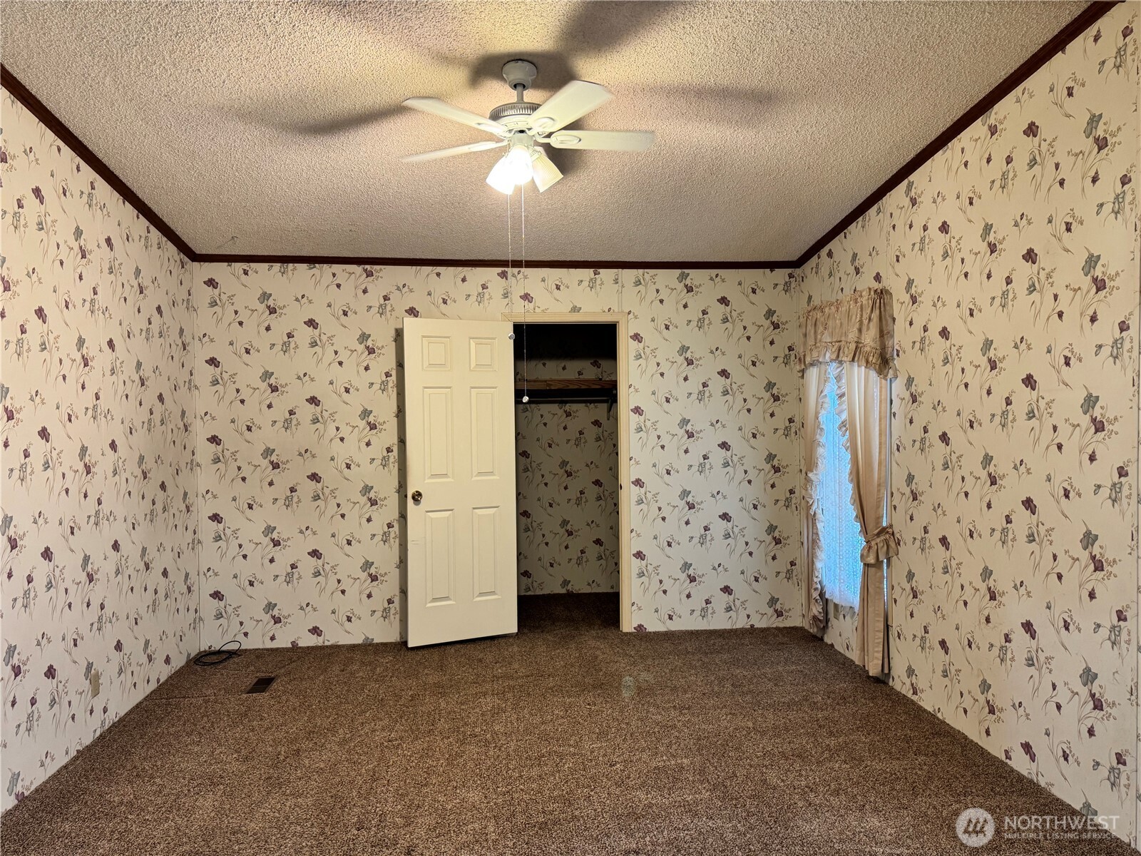 2388 Sparrow Loop, Unit 155 Kelso, WA 98626 - Photo 13 of 22 a view of a livingroom with a ceiling fan and a window