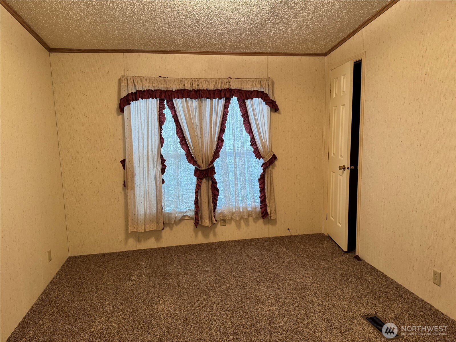 2388 Sparrow Loop, Unit 155 Kelso, WA 98626 - Photo 15 of 22 a view of front door
