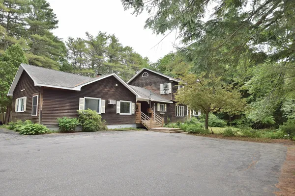 $750,000 | 10 Durham Road, Freeport, ME 04032