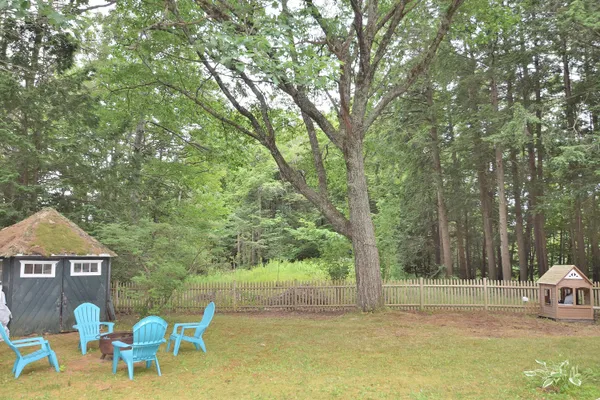 $750,000 | 10 Durham Road, Freeport, ME 04032