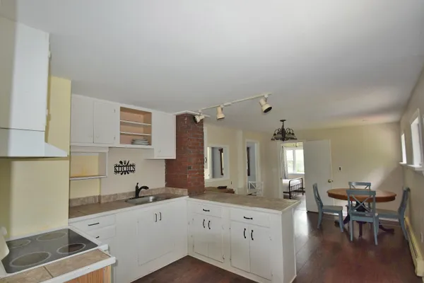$750,000 | 10 Durham Road, Freeport, ME 04032