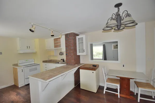$750,000 | 10 Durham Road, Freeport, ME 04032