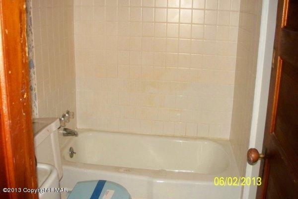 Hc1-box112 Stricklands Road Mount Pocono, PA 18344 - Photo 6 of 9 Full Bathroom