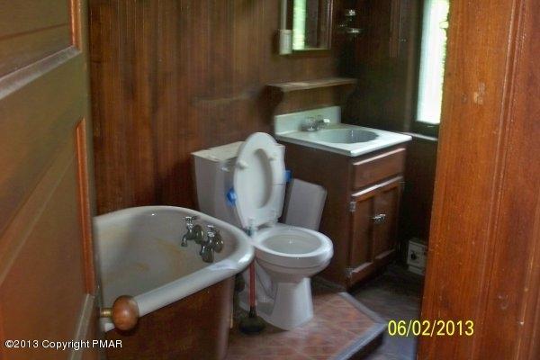 Hc1-box112 Stricklands Road Mount Pocono, PA 18344 - Photo 7 of 9 Full Bathroom