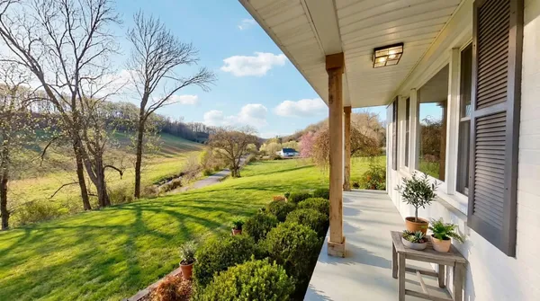 a view of an outdoor space