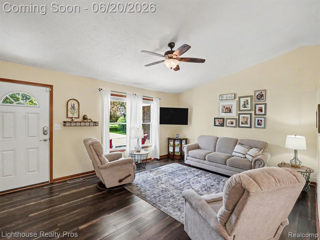 600 Six Mile Road Whitmore Lake, MI 48189 - Photo 6 of 26