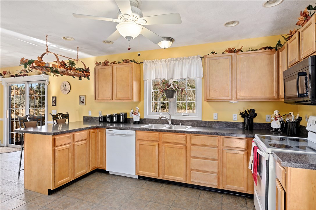 25 Mattity Road North Smithfield, RI 02896 - Photo 7 of 35