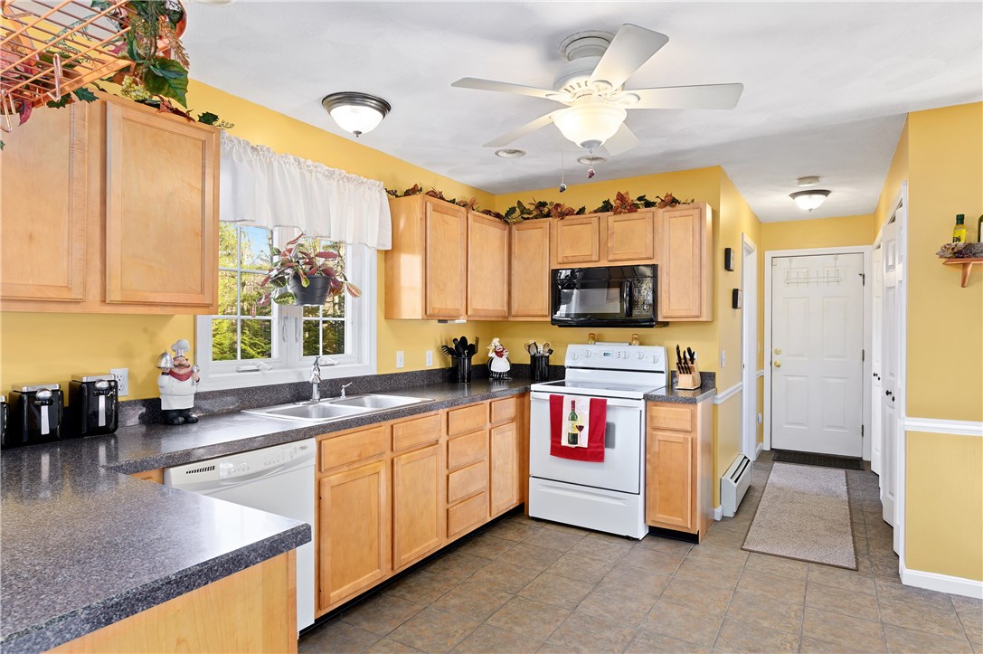 25 Mattity Road North Smithfield, RI 02896 - Photo 8 of 35