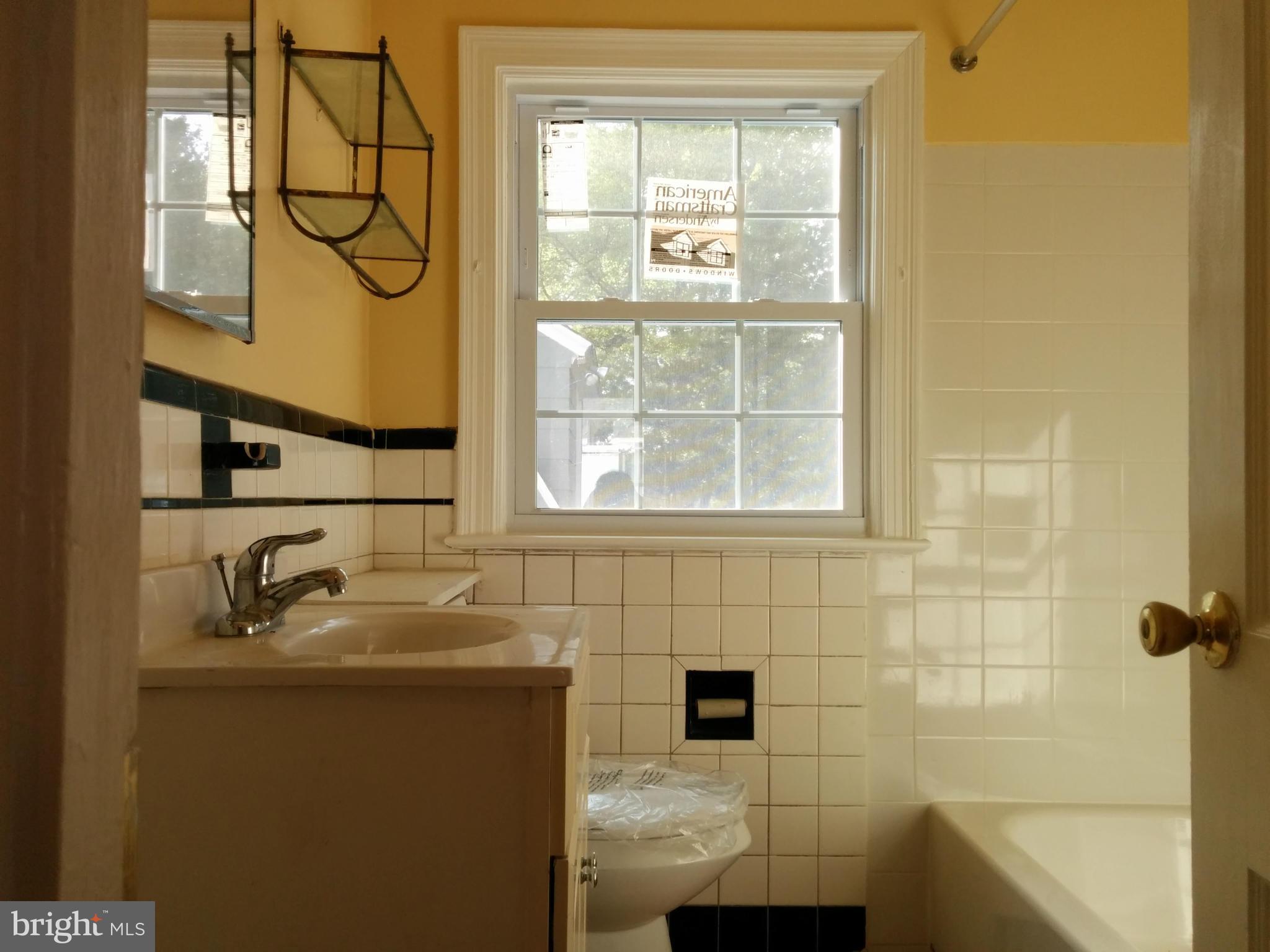 4635 River Road Bethesda, MD 20816 - Photo 13 of 22 Bath (Master)