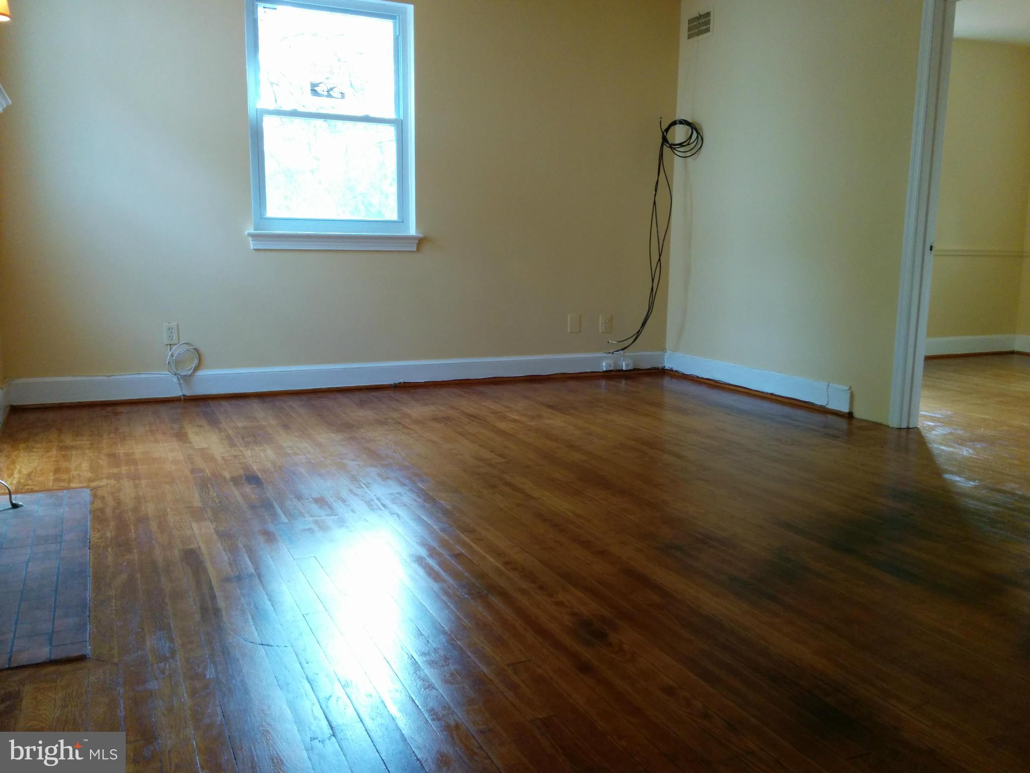 4635 River Road Bethesda, MD 20816 - Photo 5 of 22 Living Room