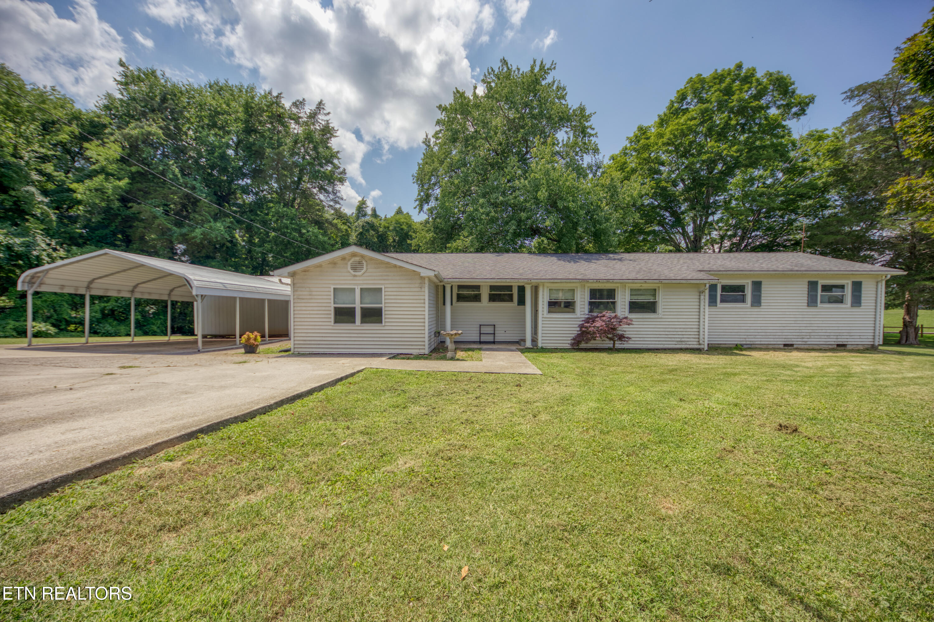 307 Anglers Cove Road Kingston, TN 37763 - Photo 5 of 44 0H3A9660_67_Original