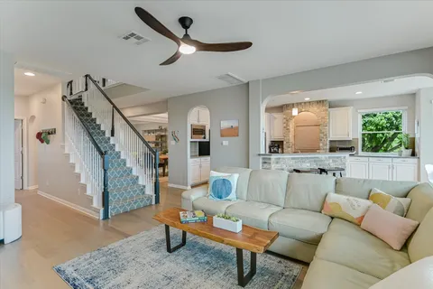 $1,250,000 | 10613 Pointe View Drive, Austin, TX 78738