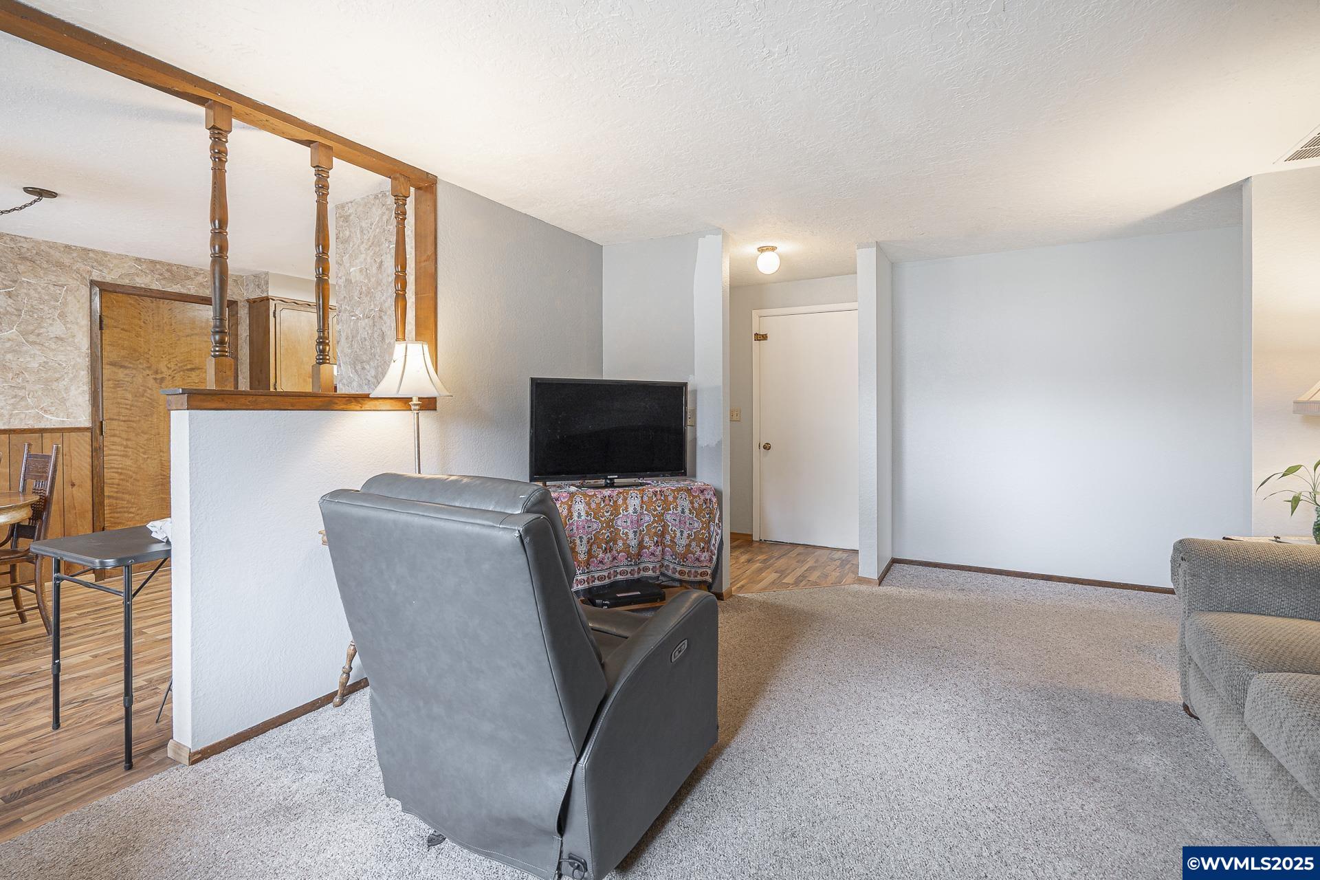 699 Southwest Sheila Street Dallas, OR 97338 - Photo 9 of 27 Gallery Image 9