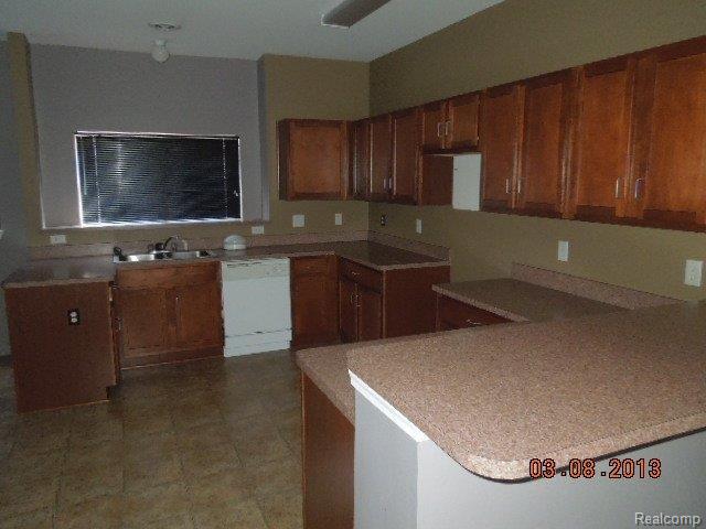 10848 Pardee Road Taylor, MI 48180 - Photo 3 of 12 086.JPG