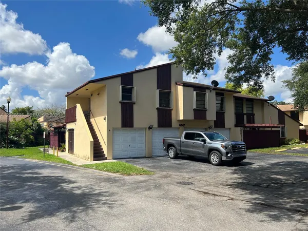 $2,700 | 6631 Southwest 137th Court, Unit 5C, Miami, FL 33183