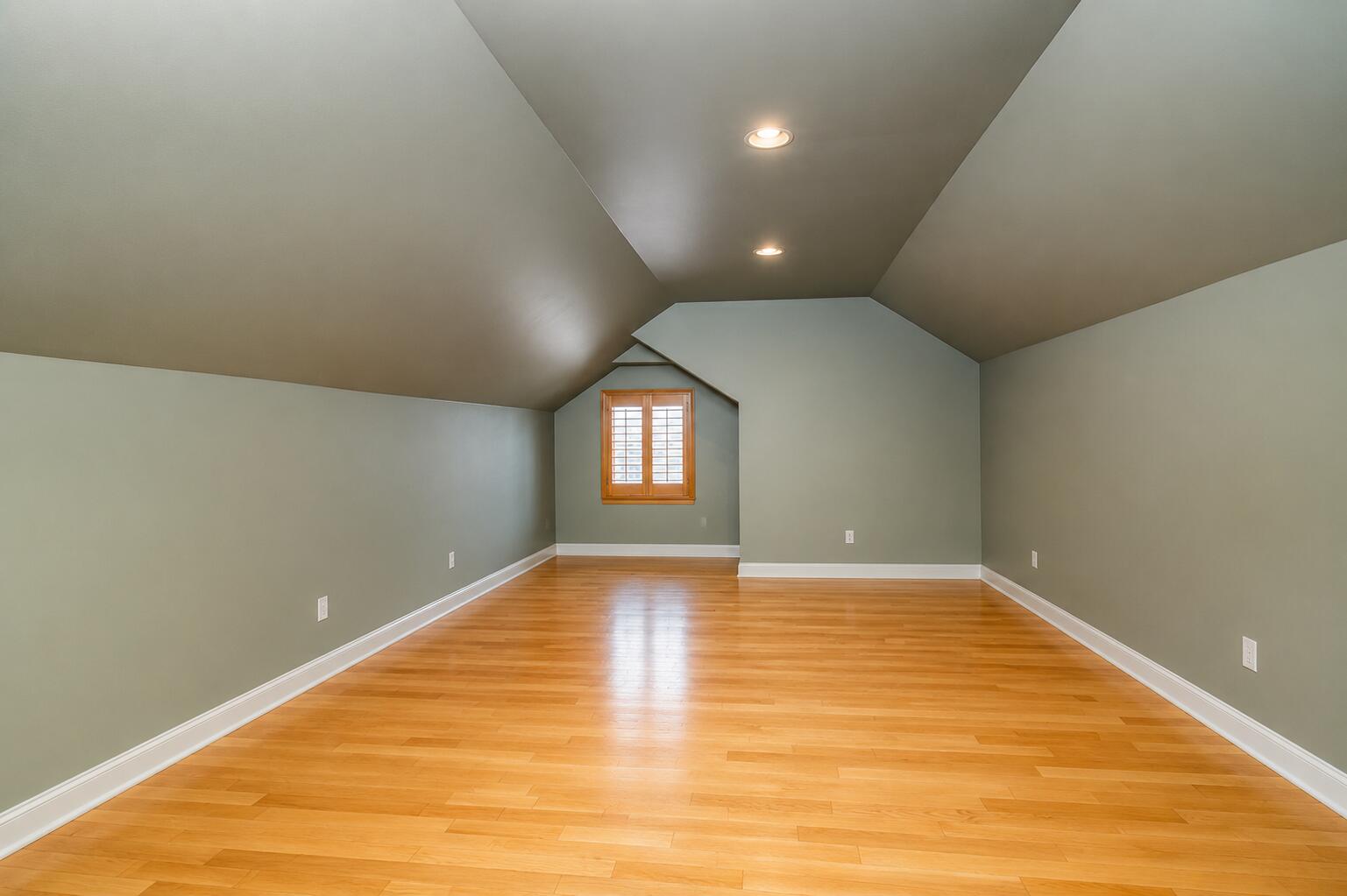 1652 Northeast Redrose Court Bend, OR 97701 - Photo 16 of 20 Room above garage