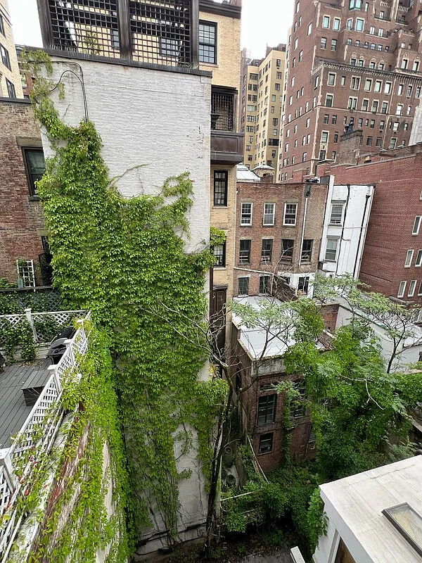 25 East 69th Street, Unit 5T Manhattan, NY 10021 - Photo 1 of 17