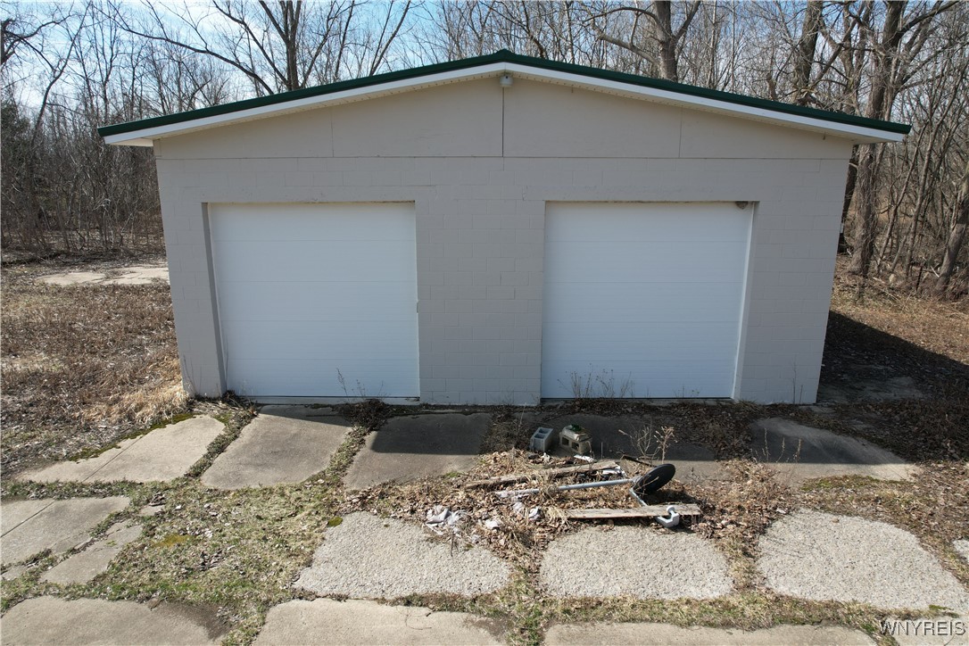 620 Pavement Road Lancaster, NY 14086 - Photo 7 of 10 Garage built on site.