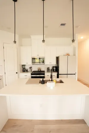 $2,050 | 2406 Mann Street, Unit D, Houston, TX 77093