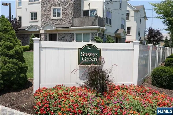 $2,700 | 1625 Paterson Plank Road, Unit 5, Secaucus, NJ 07094