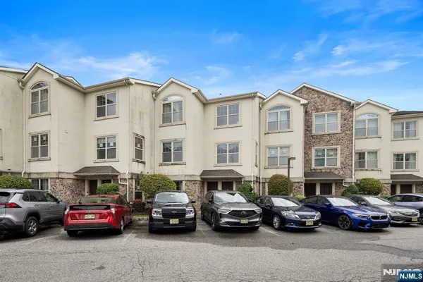 $2,700 | 1625 Paterson Plank Road, Unit 5, Secaucus, NJ 07094