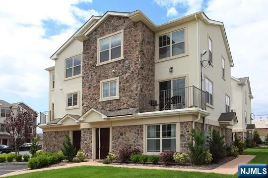 $2,700 | 1625 Paterson Plank Road, Unit 5, Secaucus, NJ 07094