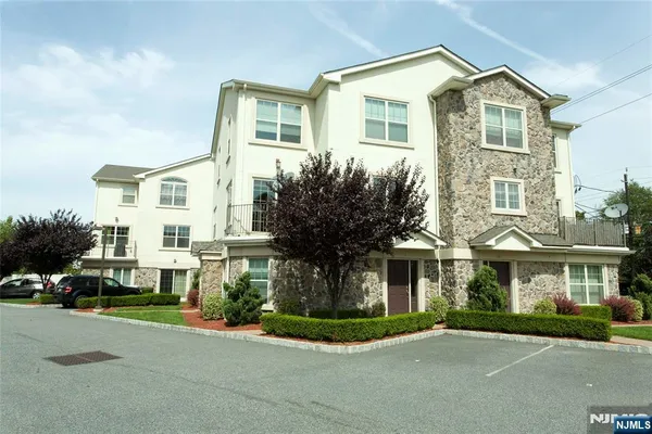 $2,700 | 1625 Paterson Plank Road, Unit 5, Secaucus, NJ 07094