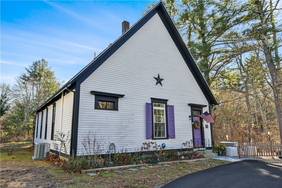 190 Hopkins Hollow Road Coventry, RI 02827 - Photo 2 of 34