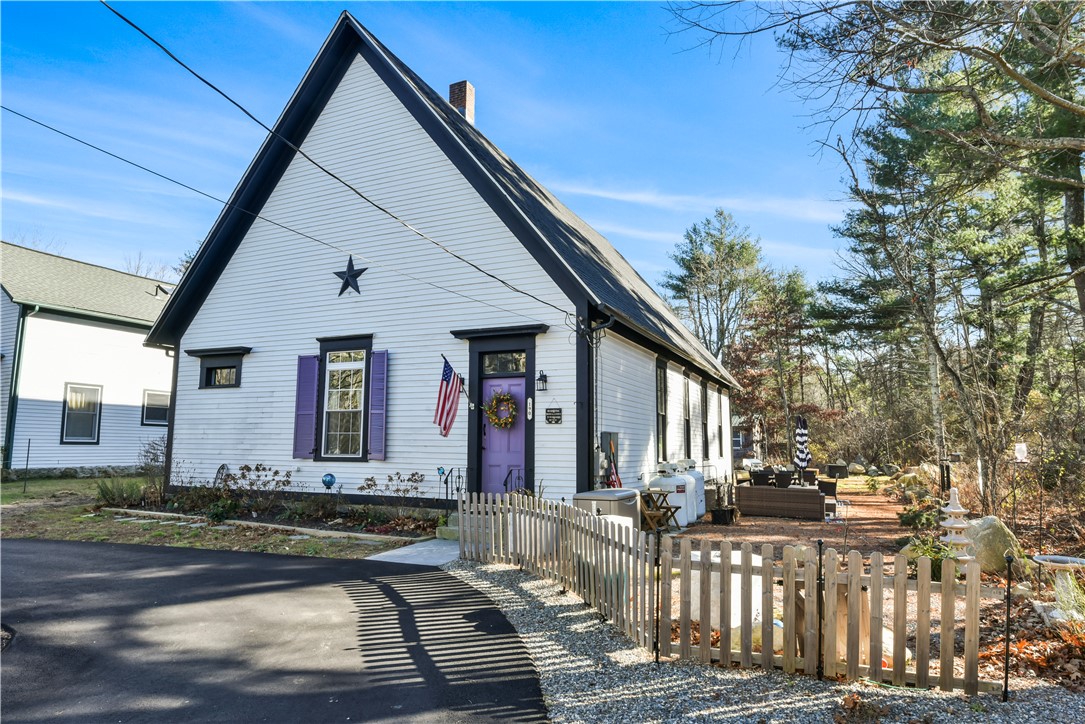 190 Hopkins Hollow Road Coventry, RI 02827 - Photo 3 of 34