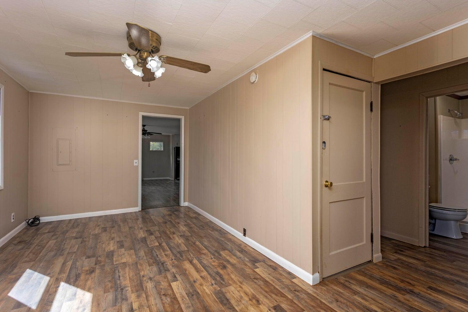 134 Riddle Street Dayton, TN 37321 - Photo 3 of 32 Living Room